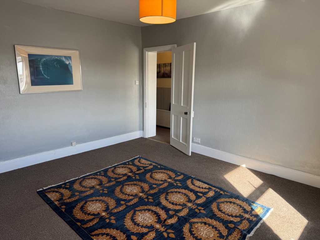 Lot: 139 - ONE-BEDROOM FLAT WITH PARKING FOR INVESTMENT OR OCCUPATION - Looking back into the Living Room
